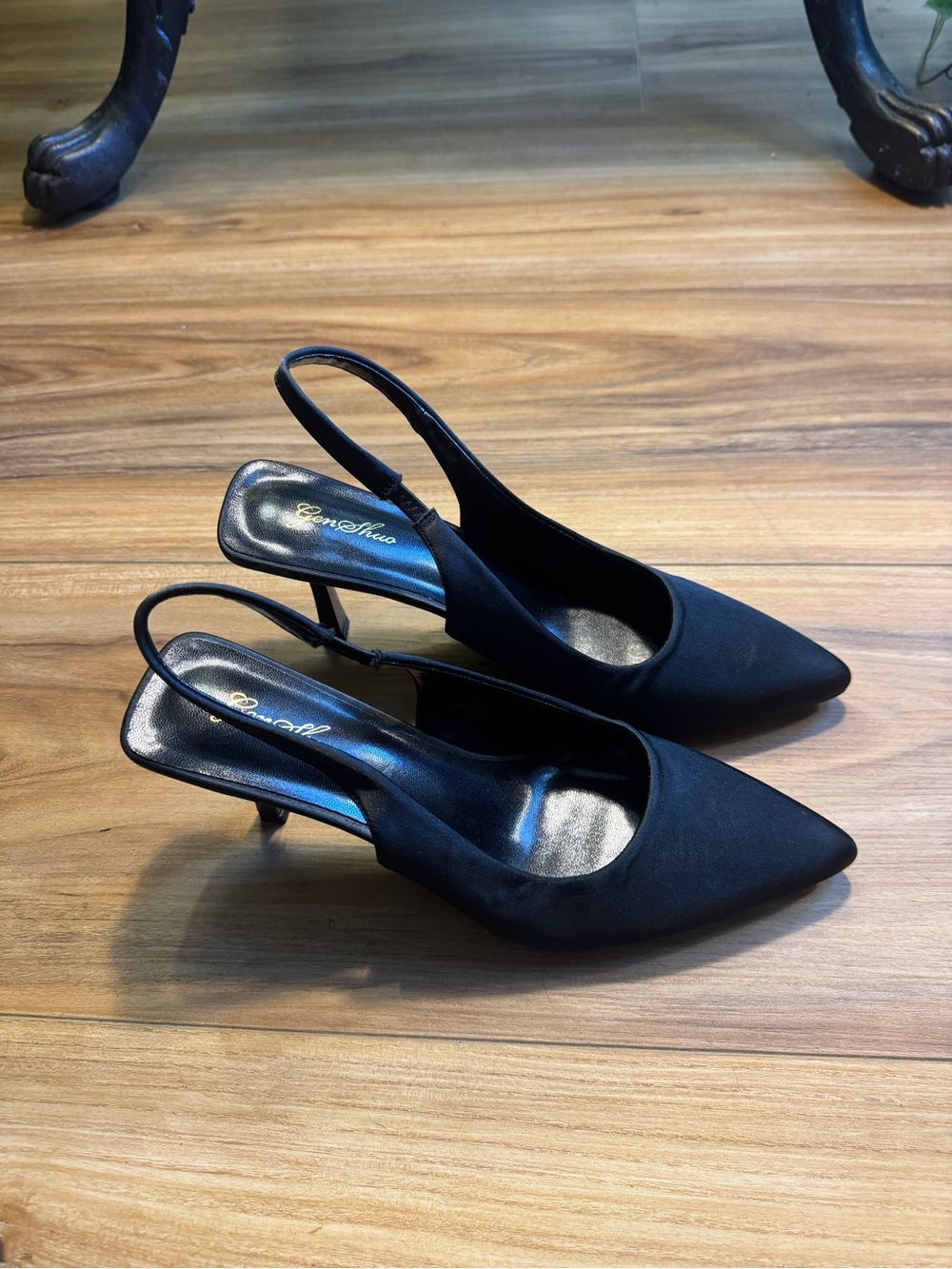 Genshuo Black Pointed Slingback Kitten Heels